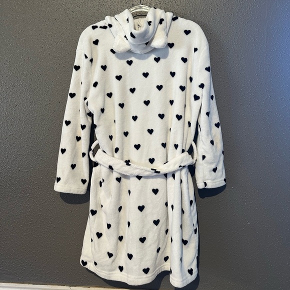Pottery Barn Teen White Robe with Black Hearts - Picture 7 of 8